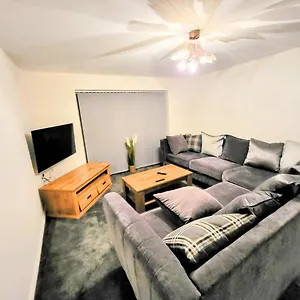 Large Modern House With Private Parking Apartment Heeley